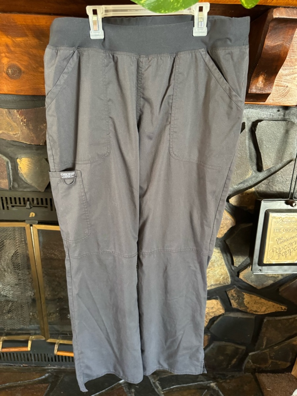 Relaxed Pull-On Scrub Pants in Charcoal Gray
